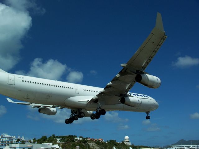 F-GLZT — - Landing at St. Maarten