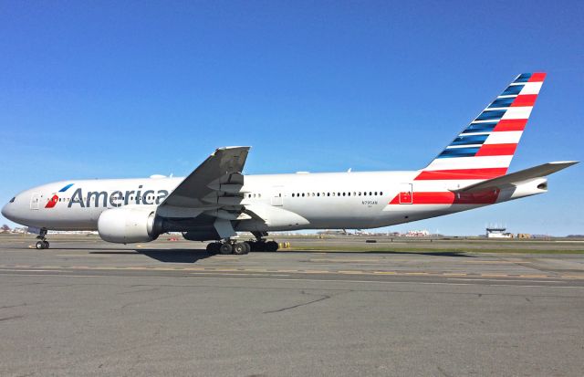 Boeing 777-200 (N795AN) - love seeing widebody aircraft subs to DFW