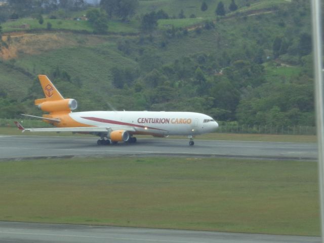 Boeing MD-11 (N987AR) - PETETE take off roll runway 19 departing to miami