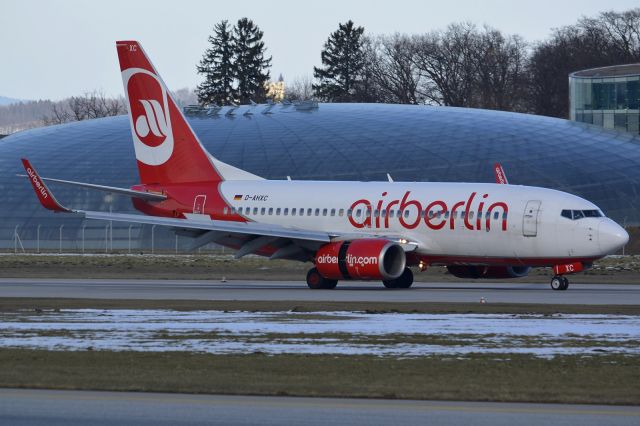 Boeing 737-700 (D-AHXC)