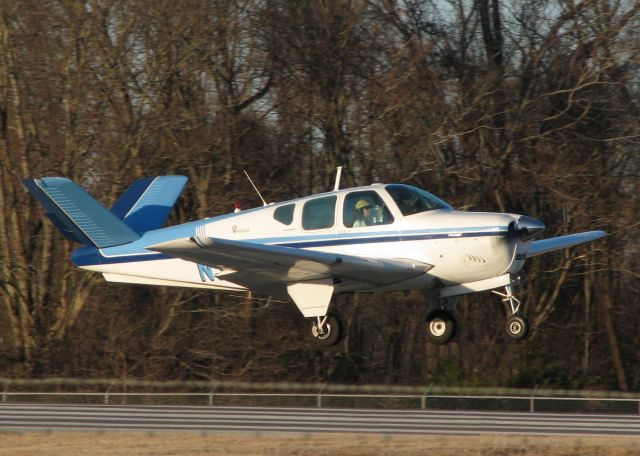 Beechcraft 35 Bonanza (N322Y) - 1960 Beech M35 about to touch down on runway 14 at the Shreveport Downtown airport.