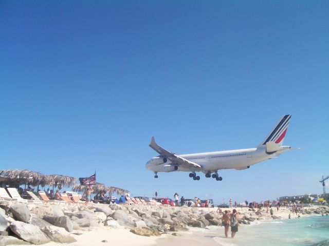 — — - Air France A340. Princess Juliana Airport