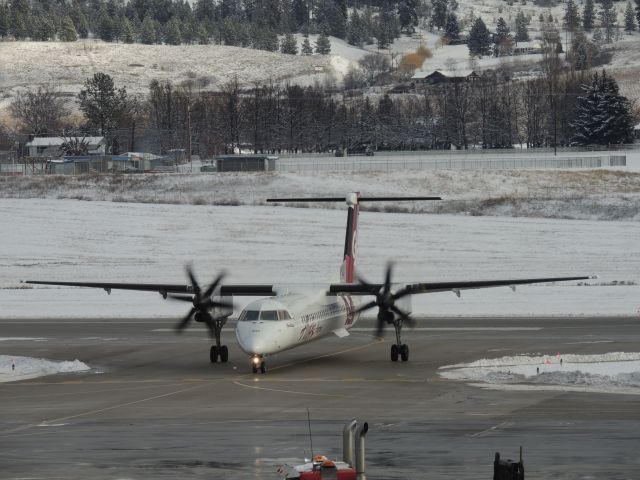 de Havilland Dash 8-400 (N402QX)