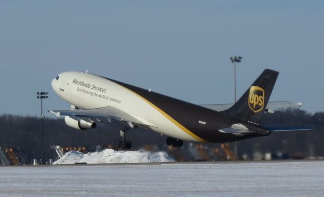 Airbus A300F4-600 (N166UP)