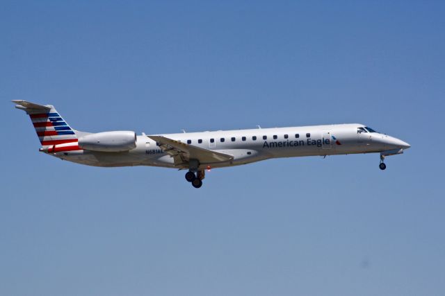 Embraer ERJ-145 (N681AE)