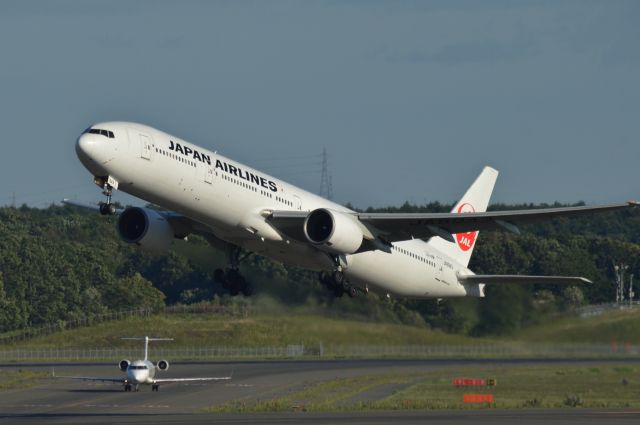 BOEING 777-300 (JA8943) - 2014-08-26