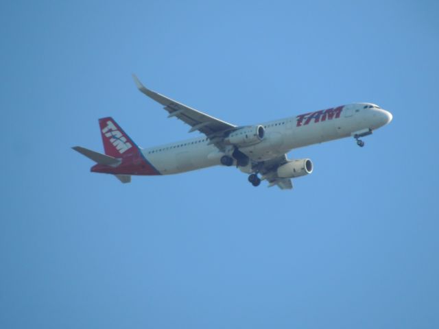 Airbus A321 (PT-MXQ)