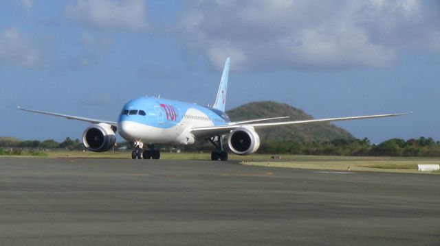 Boeing 787-8 (G-TUIH)