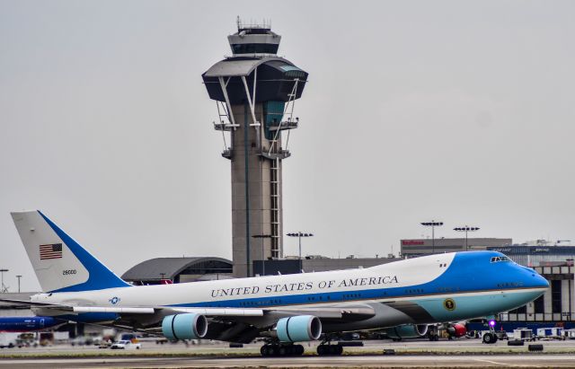 Boeing 747-200 (N28000)