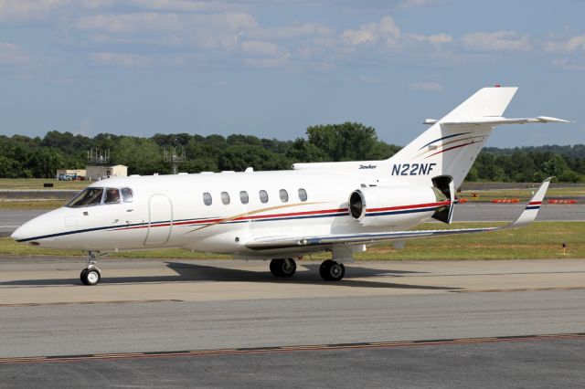 Hawker 800 (N22NF) - Fast taxi to the ramp.