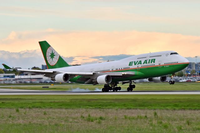 Boeing 747-400 (B-16411)