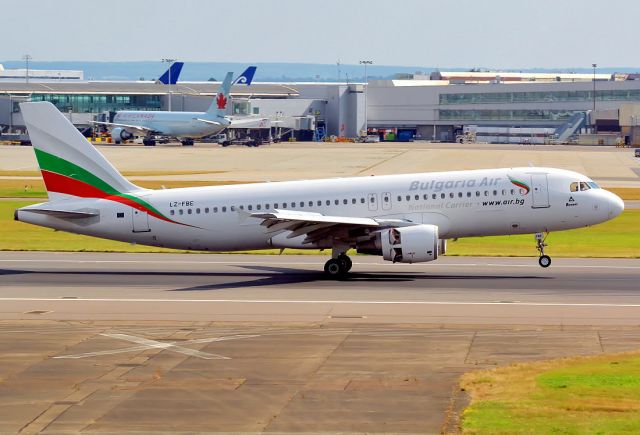 Airbus A320 (LZ-FBE)
