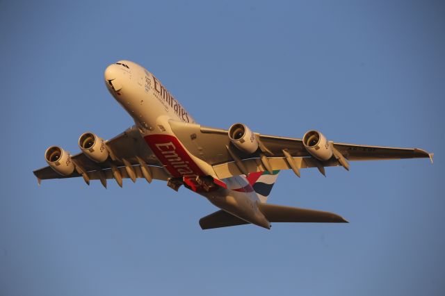 Airbus A380-800 (A6-EOF)