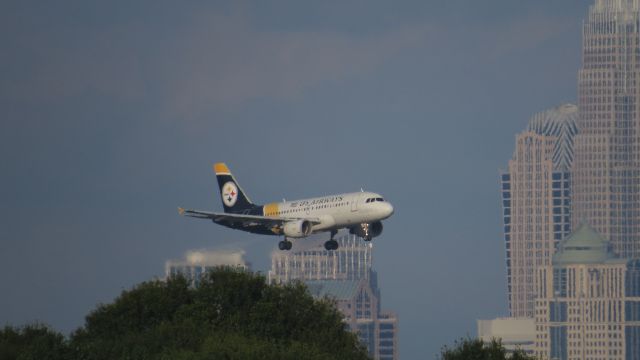 Airbus A319 (N733UW)