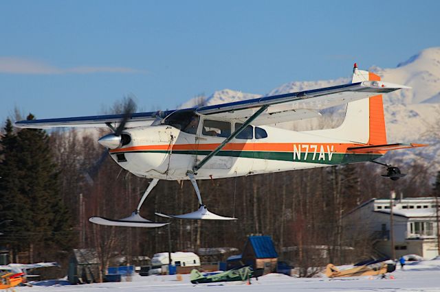 Cessna Skywagon 180 (N77AV)