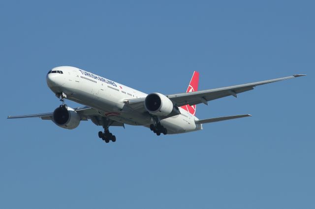 BOEING 777-300 (TC-LJE) - 06/01/2022:  Flight from Istanbul (IST) on final to runway 26.