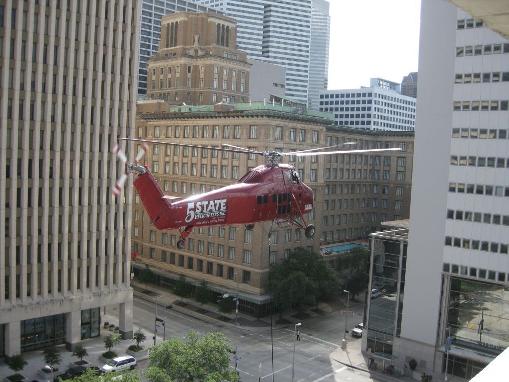 Sikorsky S-58T (N6BL) - Lifting a new air conditioning system on to the roof of the Houston Police Department headquarters in downtown Houston on June 12, 2010.