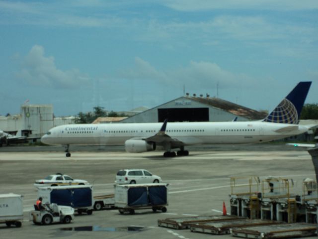 Boeing 757-200 (N74856) - CONTINENTAL