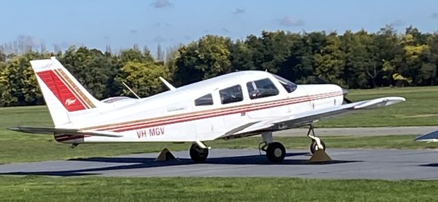 Piper Cherokee (VH-MGV)