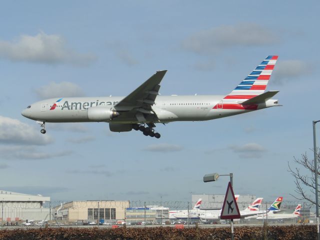 Boeing 777-200 (N758AN) - American Airlines (AA) N758AN B777-223 ER [cn32637]br /London Heathrow (LHR). American Airlines flight AA46 arriving from Chicago O’Hare (ORD).br /Taken from Myrtle Avenue Gardens, Hatton Cross (27L approach)br /2016 03 03  a rel=nofollow href=http://alphayankee.smugmug.com/Airlines-and-Airliners-Portfolio/Airlines/AmericasAirlines/American-Airlines-AAhttps://alphayankee.smugmug.com/Airlines-and-Airliners-Portfolio/Airlines/AmericasAirlines/American-Airlines-AA/a