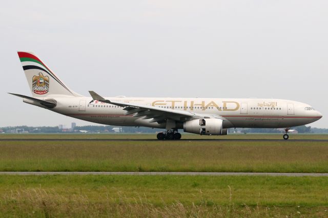 Airbus A330-200 (A6-EYP)