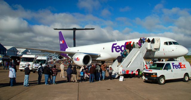 Boeing 757-200 — - at the 2012 Duluth Air Show