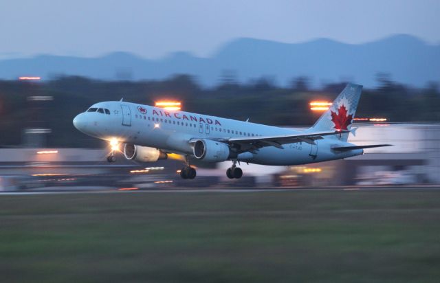 Airbus A320 (C-FTJO)