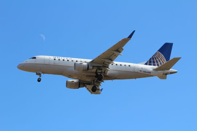 Embraer ERJ 175 (N864RW)