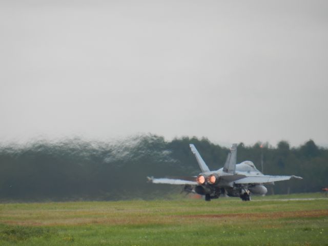 McDonnell Douglas FA-18 Hornet (18-8783)