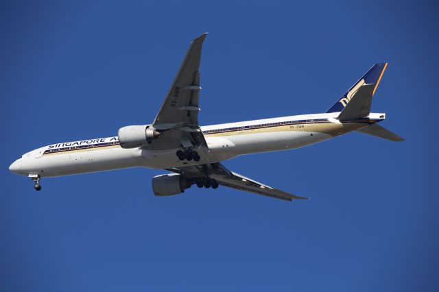 BOEING 777-300ER (9V-SWR)