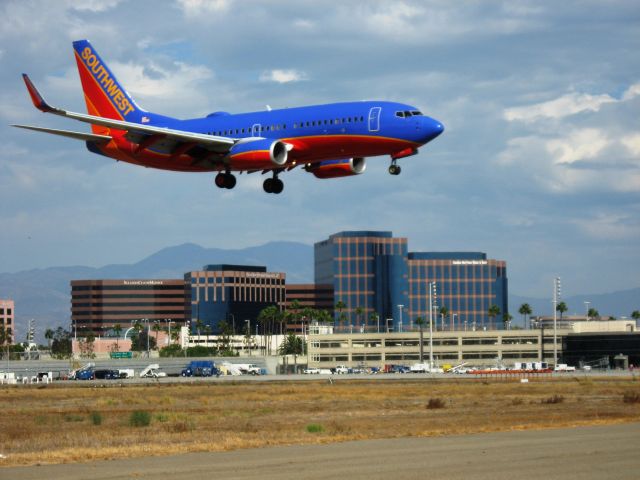 Boeing 737-800 (N278WN) - Landing on RWY 19R