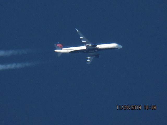 Airbus A321 (N327DN)