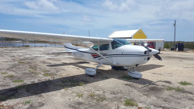 Cessna Skylane (N9758H) - Salt Cay, Turks and Caicos