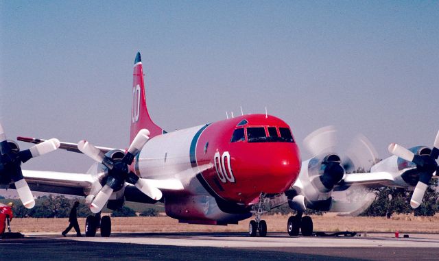 N900AU — - Reloading Retardent at Paso Robles Tanker Base.