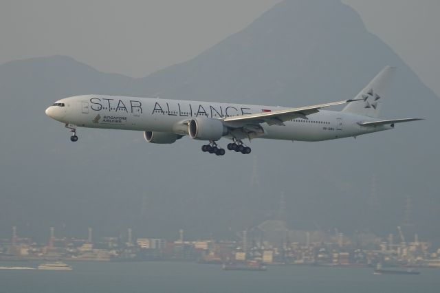 BOEING 777-300ER (9V-SWJ)