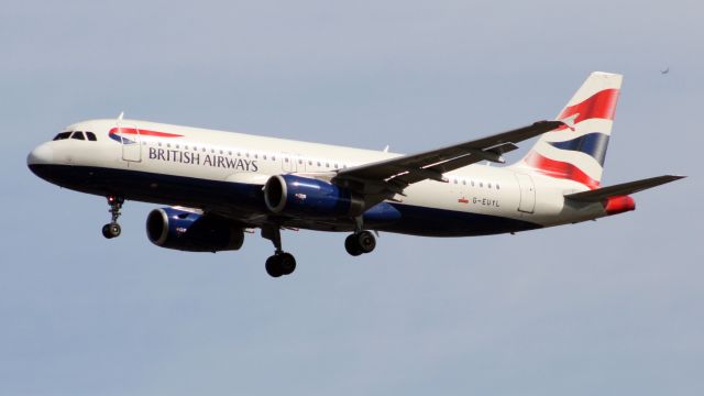 Airbus A319 (G-EUYL)