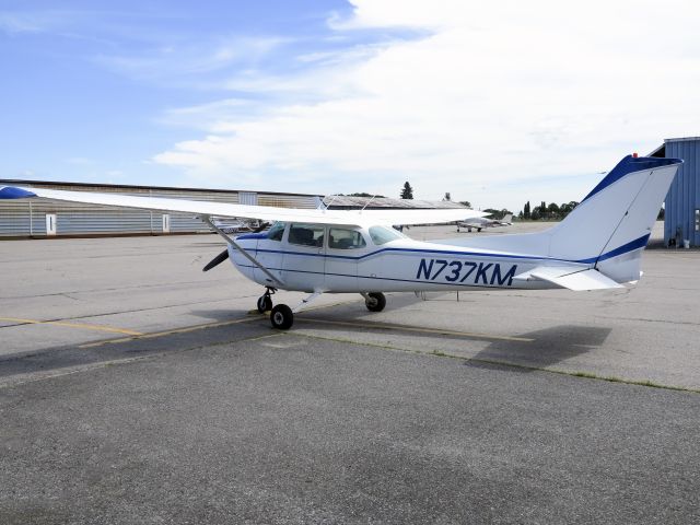 Cessna Skyhawk (N737KM)