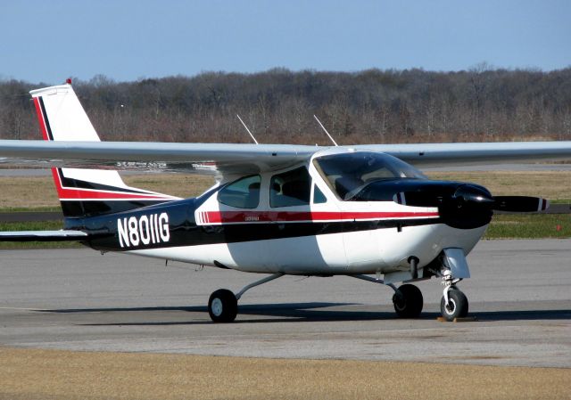 Cessna Cardinal (N8011G) - At the Tallulah/Vicksburg airport. A nice looking Cardinal.