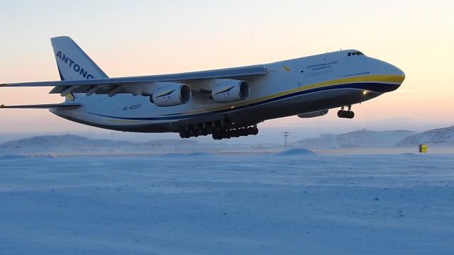 — — - Antonov AN124 to the rescue with a new GE90 engine for Swiss LX40 AOG in Iqaluit