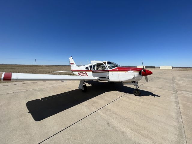 Piper Cherokee Arrow (N15919)