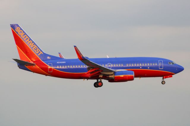 Boeing 737-700 (N249WN) - Southwest 737-700 on final for MCO.