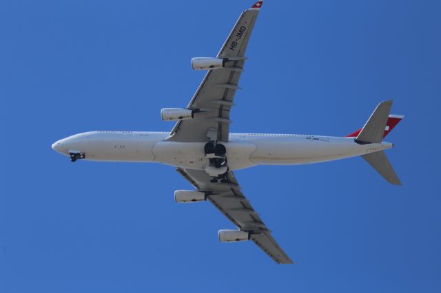 Airbus A340-300 (HB-JMD)