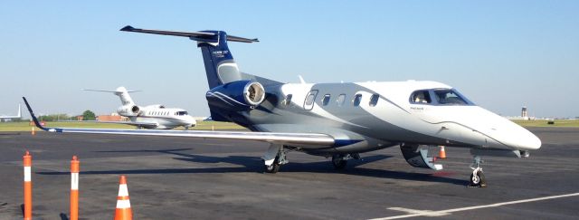 Embraer Phenom 300 (N628DS)