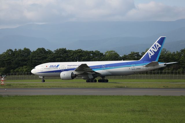 Boeing 777-200 (JA8199) - 08 August 2015:HKD-HND.