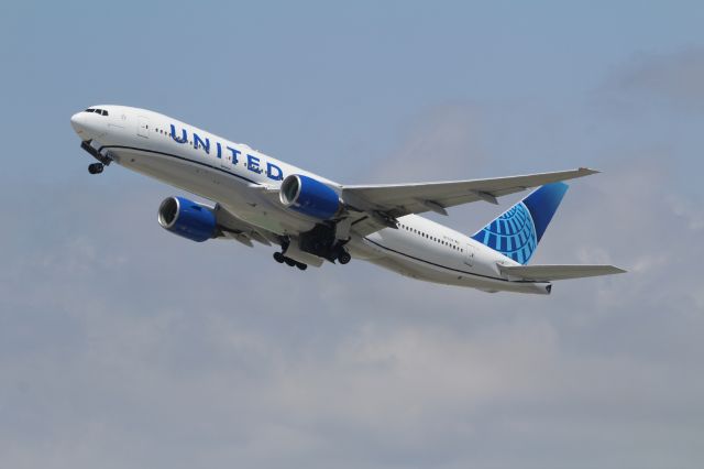 Boeing 777-200 (N771UA)