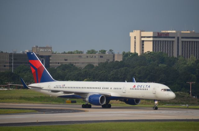 Boeing 757-200 (N667DN) - On Txwy L at Txwy M on 5-14-15