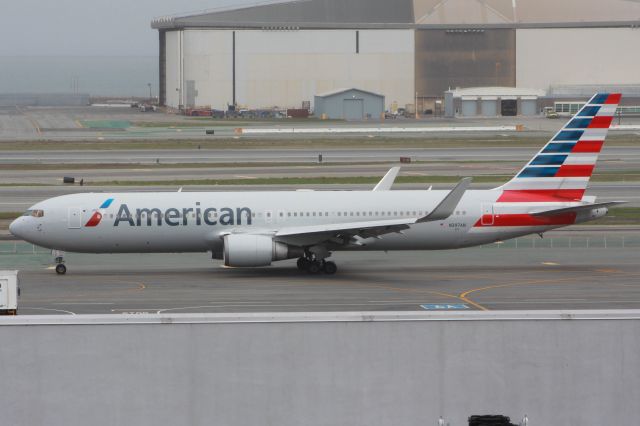 BOEING 767-300 (N397AN)