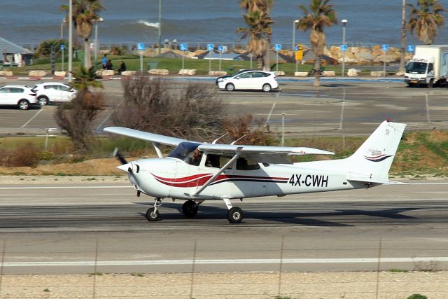 Cessna Skyhawk (4X-CWH) - 21/12/2018: Touch-and-go practice at flying lesson, runway 03/21.