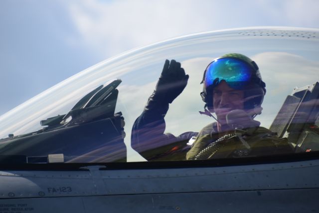 Lockheed F-16 Fighting Falcon — - BONJOUR 