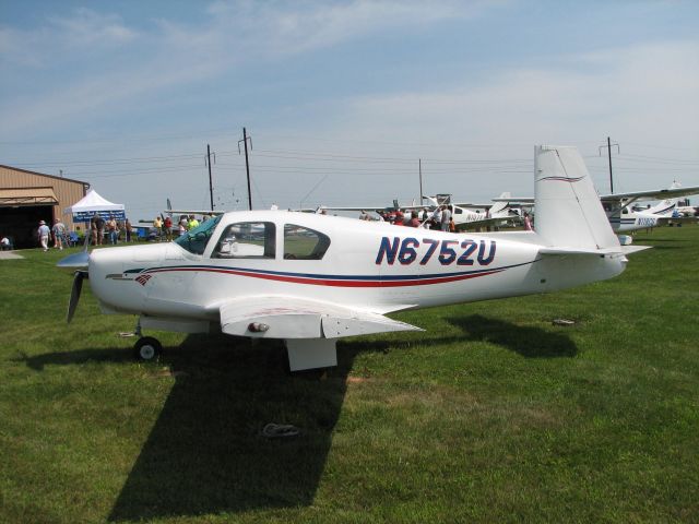 Mooney M-20 (N6752U) - This guy was parked in very conspicuous place at the Smoketown Fly-In.